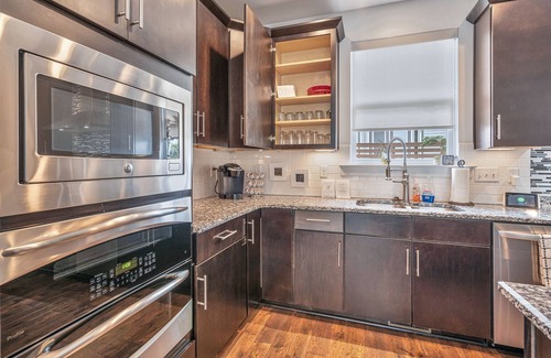 East Nashville House | Lux East Nash-Hot Tub & Rooftop Patio!