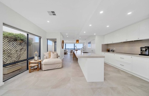 North Brighton Apartment | Lux Escape on Esplanade | By Host Solutions