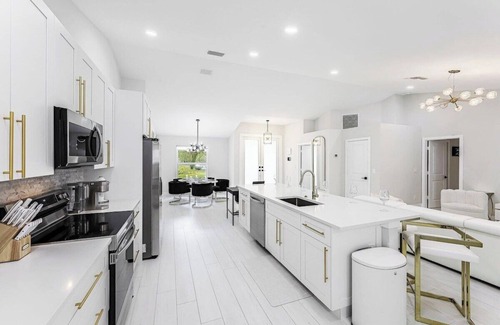 Central Naples House | Lux Fam Pool/Spa Pcklbl By Beach Private Home 8ppl