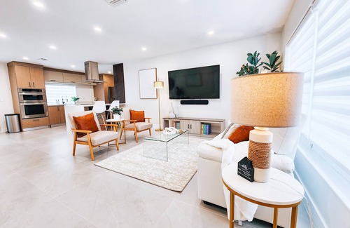 Dania Beach House | Lux Family Oasis with Heated Private Pool, King Bed & HD TVs