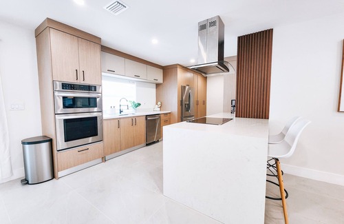 Dania Beach House | Lux Family Oasis with Heated Private Pool, King Bed & HD TVs