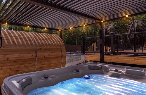 Canadensis House | LUX Heated Pool, Pickleball, Arcade, Hot Tub, Sauna