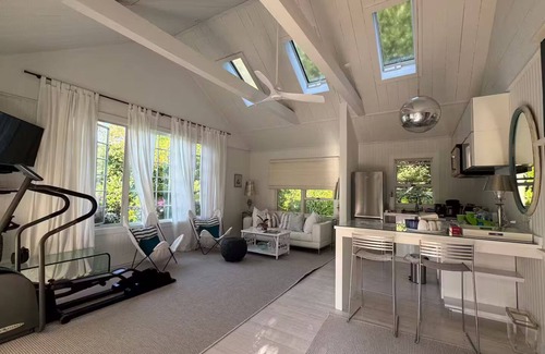 Village of East Hampton House | LUX KING Suite East Hampton Village Estate SOH