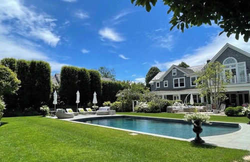 Village of East Hampton House | LUX KING Suite East Hampton Village Estate SOH