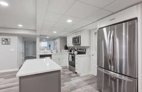 Smyrna House | Lux Lake Laurel retreat-King-Dogs Welcome! Sleep 6
