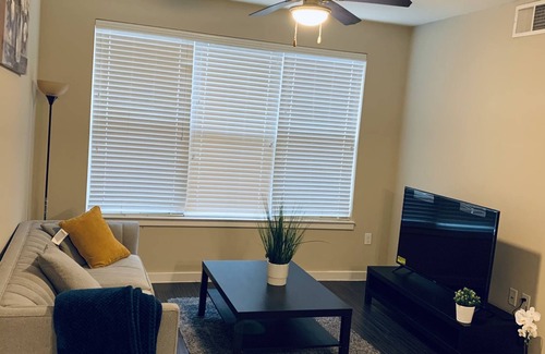 Northeast Dallas Apartment | Lux Living Mockingbird