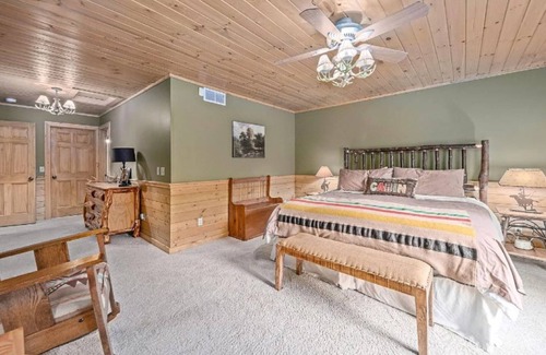 Lawrence Cabin | LUX LODGE Sleeps 20 Game Rm Bach Party Golf nearby Pontoon Rental Kayaks