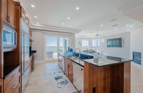 Madeira Beach Apartment | Lux Maderia Beachfront Home