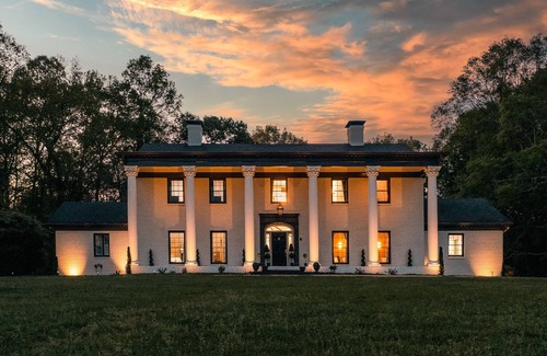 Mableton House | Lux Mansion+ 16 Overnight Accommodation + Host Events