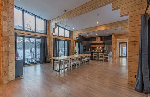 Windham Ski Chalet | Lux Mansion Windham, Catskills Hot Tub, BBQ, Pool Table, Fire pit, Pond