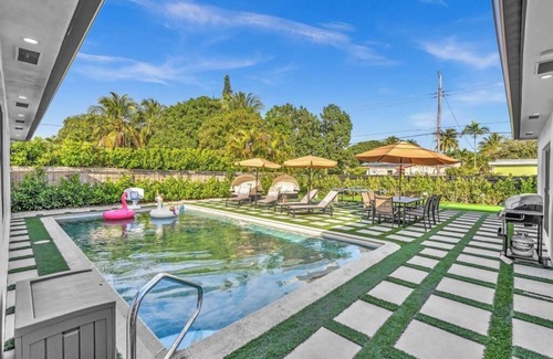 Hollywood Hills House | Lux Modern Villa w/Pool, Gym, Game Room, and Mini Golf, Near Beach and Casino