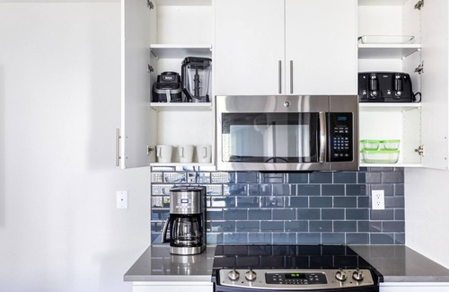 Old Mountain View Apartment | Lux Mountain View 1BR w/Gym, Pool, Parking, near Transit, by Blueground
