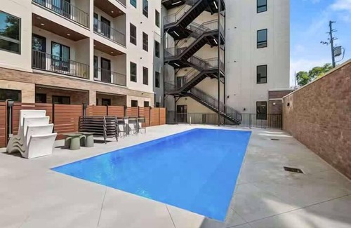 Edgehill Apartment | Lux Music Row Studio w/Pool 1 mile to Broadway!