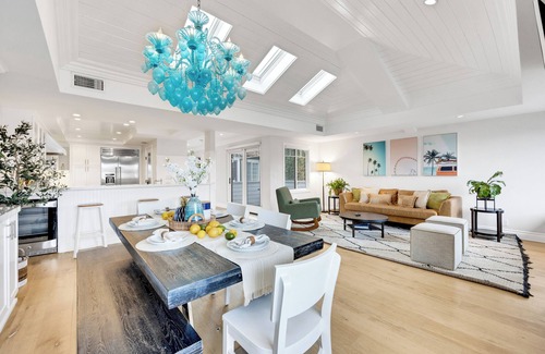 Balboa Peninsula House | LUX Newport Stunning home Step to the Sand, PIER!