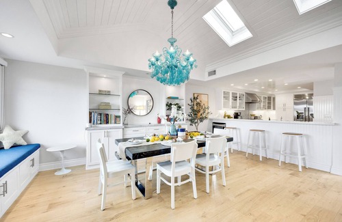 Balboa Peninsula House | LUX Newport Stunning home Step to the Sand, PIER!