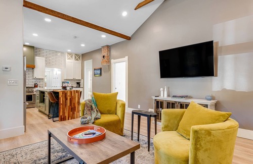 North End House | Lux North End Gem w/Gourmet Kitchen and Spa-Inspired Master Bathroom | 10 min Walk to Hyde Park
