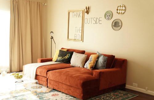 Beverly Grove Apartment | Lux Oasis in West Hollywood, Free Parking & Swimming pool
