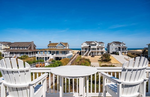 Nags Head House | LUX Oceanside, Arcade, Pool, Hot Tub, Beach, Pets Arcade, Bikes, Loaded