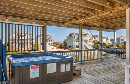Nags Head House | LUX Oceanside, Arcade, Pool, Hot Tub, Beach, Pets Arcade, Bikes, Loaded