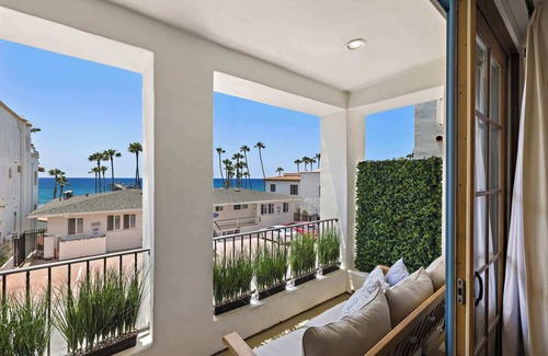 San Clemente Apartment | Lux Oceanview Retreat with Bikes & Walk to Beach