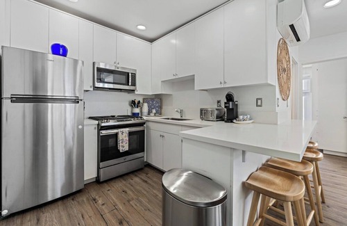 Central Mission Beach Apartment | Lux OceanViews Mission Beach Surfboard AC Parking