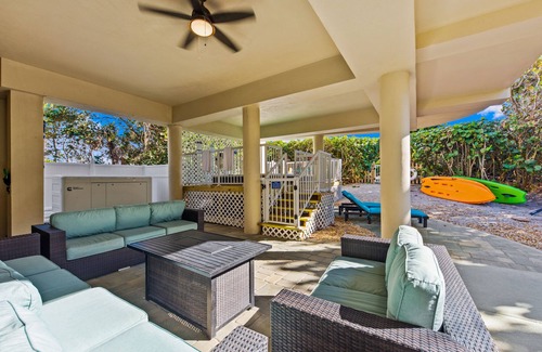 Hutchinson Island South House | Lux Palace ~ON~ beach w/lifeguard! 4 mast.suites, pool, elev. Bedrms <100USD nt