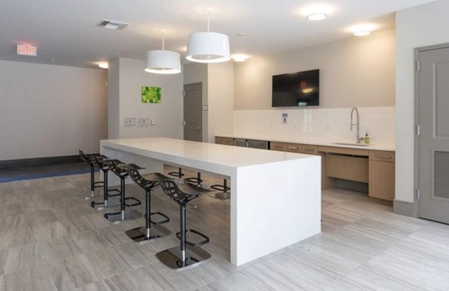 Downtown Baltimore Apartment | Lux Penthouse 1BR 1BA w/Panoramic Views Free Parking & Wifi