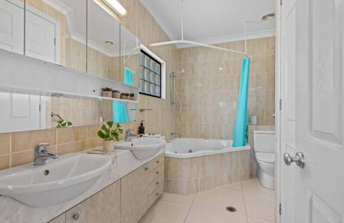 South Brisbane Apartment | Lux Penthouse, Private Rooftop