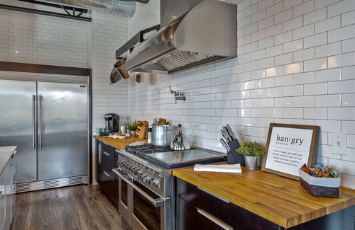 Olympia Apartment | ★LUX Penthouse ★ Rooftop ★ Family★ Business ★ Large Groups