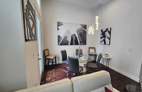 Garden Oaks House | Lux Retreat 3BR Home-Sleeps 10