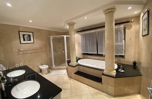 West Beach Cabin | Lux Room! Welcome to our charming guesthouse in Cape Town