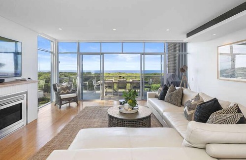 Magenta Shores House | Lux Shack at Magenta Shores