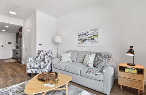 Deer Valley Apartment | Lux, Sleeps 4, king bed, hot tub, views, gym