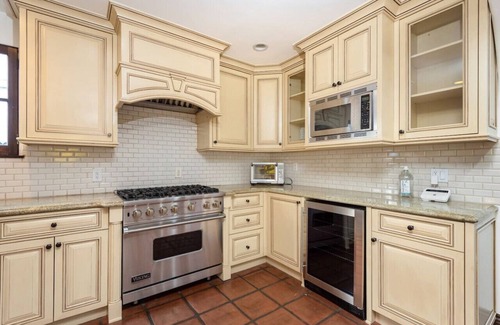 Carthay Circle House | Lux Spanish Style Mansion 4BD+BA Jacuzzi,Dog House