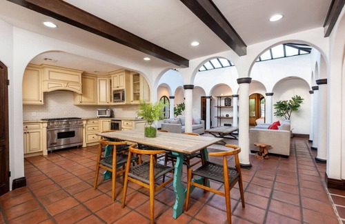 Carthay Circle House | Lux Spanish Style Mansion 4BD+BA Jacuzzi,Dog House