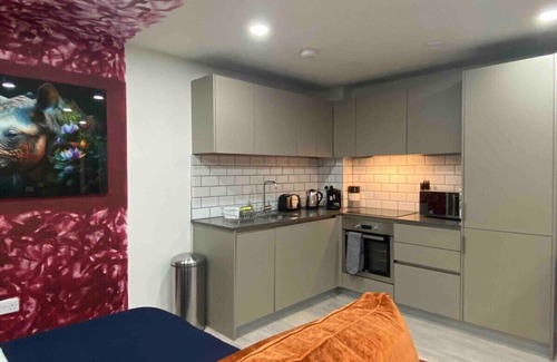 Bedford Apartment | Lux Stay For Weekday Workers & Weekend Explorers