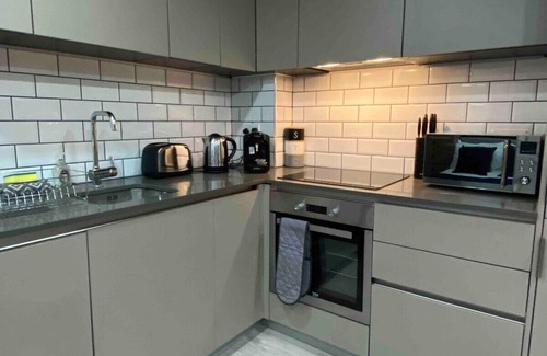 Bedford Apartment | Lux Stay For Weekday Workers & Weekend Explorers