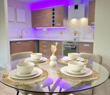 Leeds Apartment | Lux Stays - Luxury Leeds City Apartment with Jacuzzi & Free Parking