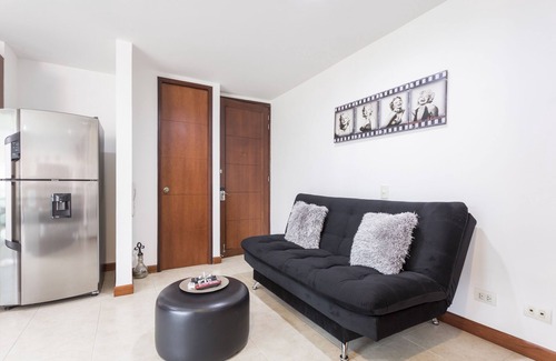Las Lomas I Apartment | LUX STUDIO GUEST PERMITTED BLUX BEST LOCATION POBLADO, KING BED, LARGE BALCONY