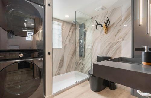 Aksarben - Elmwood Park Apartment | Lux Studio Oasis Hot Tub Cozy Heated Floors