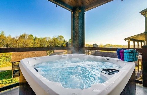 Sevierville Cabin | *Lux Treehouse Cabin* Hot Tub|Arcade|Pet Friendly