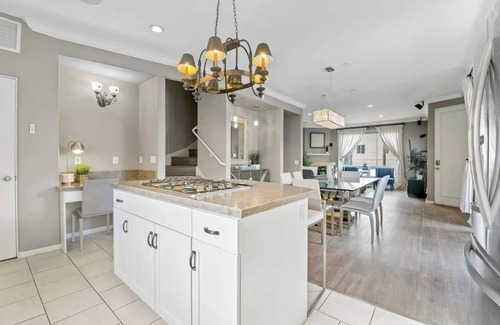 Bankers Hill House | Lux Tri Level Home Rooftop Jacuzzi Jetliner Views