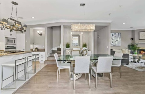 Bankers Hill House | Lux Tri Level Home Rooftop Jacuzzi Jetliner Views