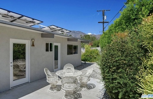Racquet Club Estates House | LUX Vacation Pool 3BR Mid Mod, Mountain Views, Minutes from Dntwn Palm Springs