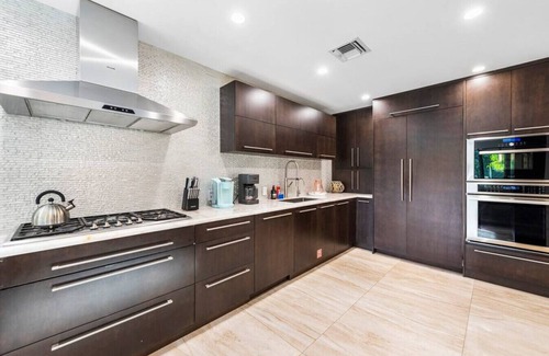 Birch Park Finger Streets Villa | Lux Villa with pool on the water w Beach Access