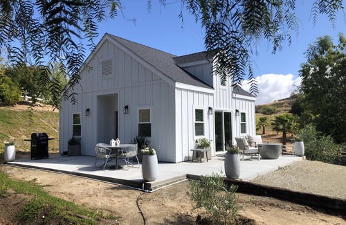 Temecula House | Lux Vineyard Escapes-Stylish Modern Barn