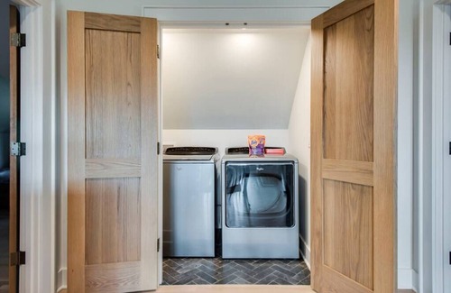 Nashville House | Lux West Nash Tudor, 4mi to DT, Sleeps 9