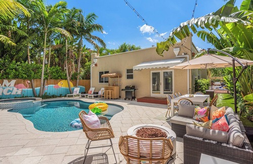 Southland Park House | Lux WPB Oasis, Pool/Spa, Game Room, Sleeps 12!