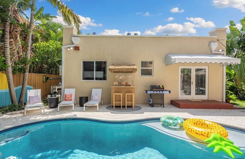 Southland Park House | Lux WPB Oasis, Pool/Spa, Game Room, Sleeps 12!