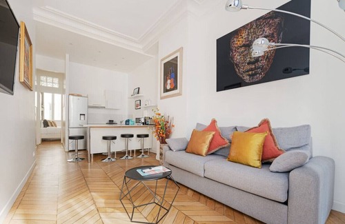 Palais-Royal Apartment | Luxe 1-BR Gem Steps from the Louvre & Opera